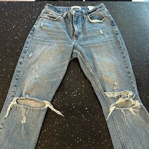 Abercrombie & Fitch The Mom High Rise size 28 6R Destroyed light wash